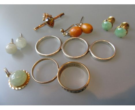 Two yellow metal wedding bands, a yellow metal citrine and split pearl bar brooch, pair of amber ear drops, other various ear