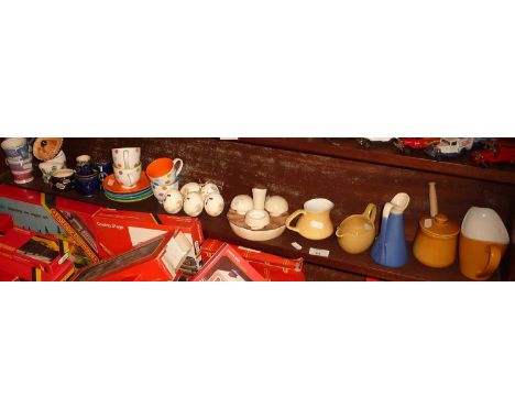 Carltonware toadstool cruet set and other china (one shelf)