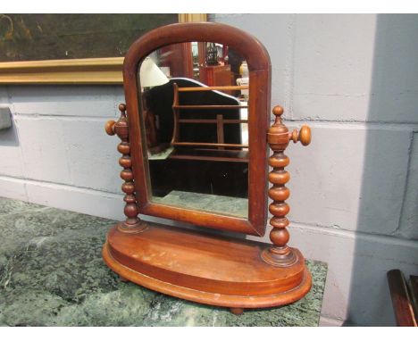 A Victorian mahogany dressing table mirror with bobbin turned supports, 48cm tall