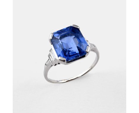 the octagonal-shaped step-cut sapphire is set with three baguette-cut diamonds to each shoulder in white gold. Size N. ** Wit