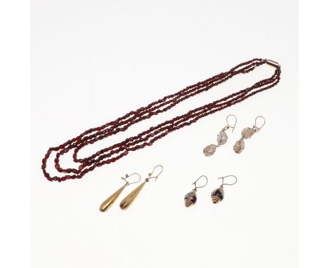including a three row garnet necklace with gold clasp, 37.5cm., a pair of 9ct gold drop earrings, 2.6 grams, a pair of baroqu