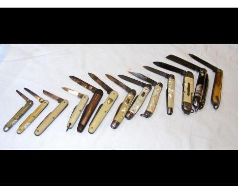 A selection of vintage penknivesCONDITION REPORTWe have attached a number of additional images to showcase the lot in further