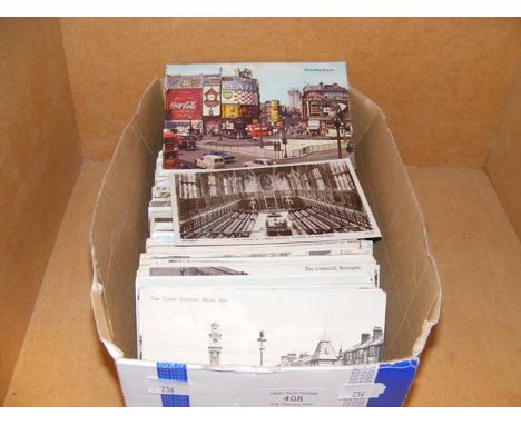 A collection of 400 vintage postcards - south and east England 
