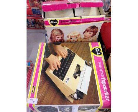 Pedigree Sindy Reporter Typewriter #44723 together with a Sindy Styling Head #44398