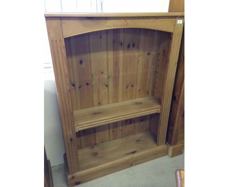 A pine 3-shelf bookcase. 48"x36"x10", three adjustable shelves