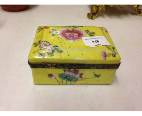 Chinese yellow porcelain trinket box.