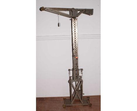 Meccano nickel item high rise crane with jib, clockwork powered, in need of cleaning (a/f)