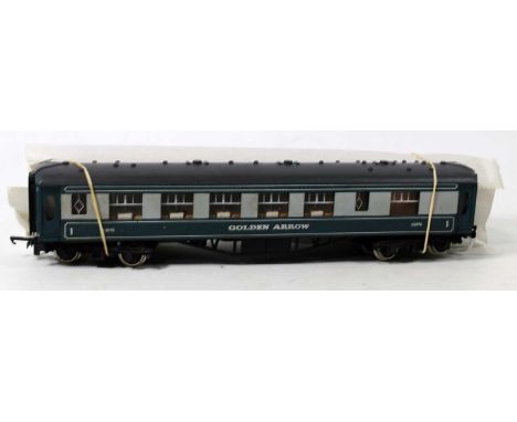 Two Wrenn BR blue/grey Pullman coaches: Golden Arrow S301S 'Golden Arrow' and S308S (VG-E)