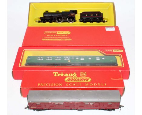 Hornby R450 LMS black Fowler 4-4-0 engine and tender (NM-BG)l R623 BR (SR) green Mk1 brake coach (G-BG) and R227 BR maroon ut