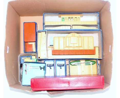 Box containing D1 buildings and accessories by Hornby Dublo, through station, island platform, signal cabin, footbridge, leve