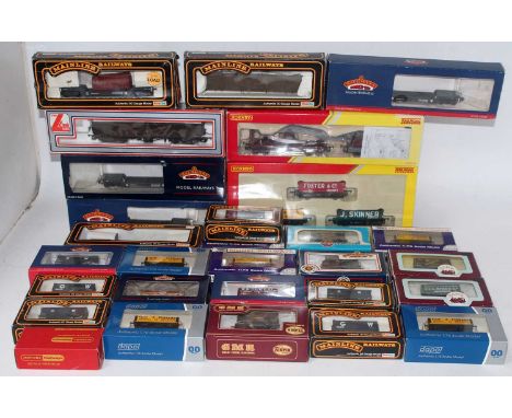 Box of assorted makes, wagons including R6369 breakdown crane, R6784 3 open wagons, 3 x Bachmann well wagons, Lima siphon G, 