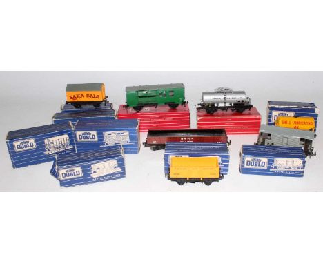 Mixed Hornby Dublo items, Duchess of Montrose engine and tender, some chips to raised edges (FG-BF), EDL17 tank engine, some 