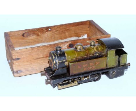 Bowman live steam small green LNER 0-4-0 tank engine no. 300 has been extensively steamed in original wooden box missing lid 