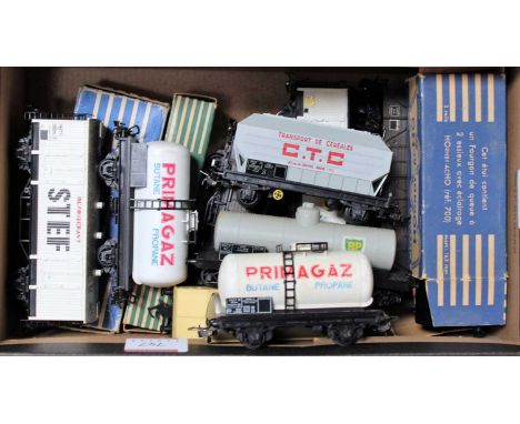 13 HOrnby-acHO wagons one each 718; 700 (with rear light), 7130, 7282, 7250, 7120, 7060, 2x 7020, 2x 7050, 7030 and an Interf
