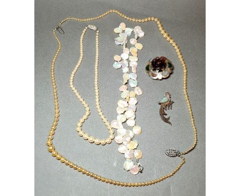 Assorted jewellery comprising a single strand of keshi or cornflake pearls, two simulated pearl necklaces, a Scottish brooch 