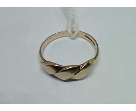 A 9ct gold ring, size M/N, weight 1.55 grams. 