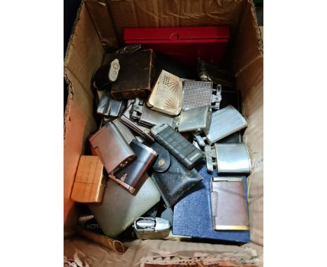 A box of vintage and modern lighters to include Ronson, etc. 