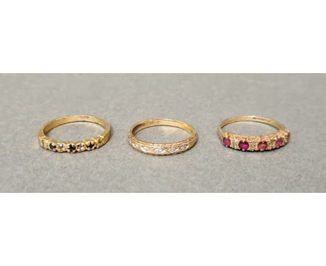A group of three 9ct gold rings, sizes L, L/M and N, gross wt. 4g. 