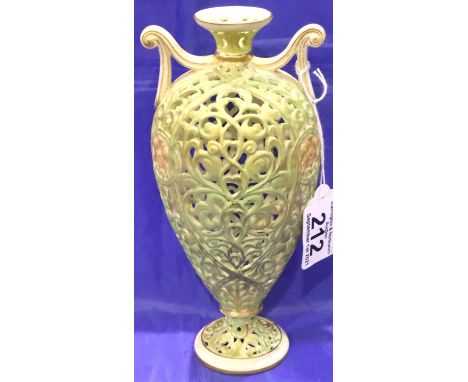 Royal Worcester Grainger reticulated vase number 948, H: 20 cm. Repair to neck. P&amp;P Group 2 (£18+VAT for the first lot an