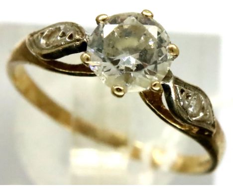 9ct gold stone set ring, size O, 1.7g. P&amp;P Group 1 (£14+VAT for the first lot and £1+VAT for subsequent lots) 