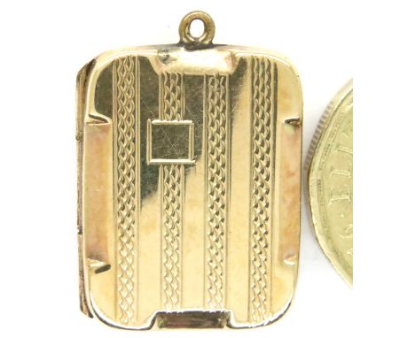 9ct gold front and back rectangular locket, L: 20 mm, 4.8g. P&amp;P Group 1 (£14+VAT for the first lot and £1+VAT for subsequ