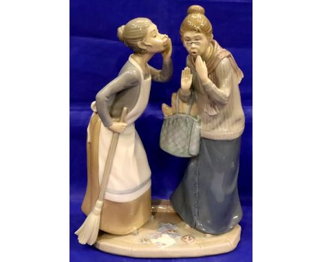 Lladro figurine, The Gossip, large example, H: 29 cm. No cracks, chips or visible restoration. P&amp;P Group 3 (£25+VAT for t