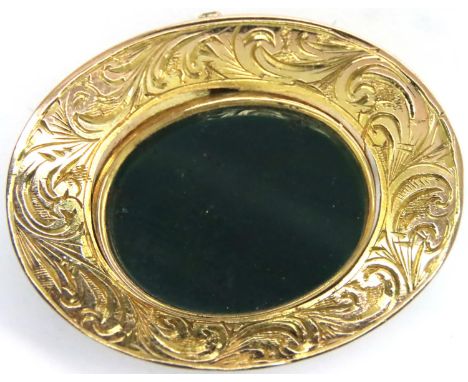 19th century 9ct gold swivel brooch mounted with bloodstone and carnelian, marks rubbed, L: 3 cm, 6.9g. P&amp;P Group 1 (£14+