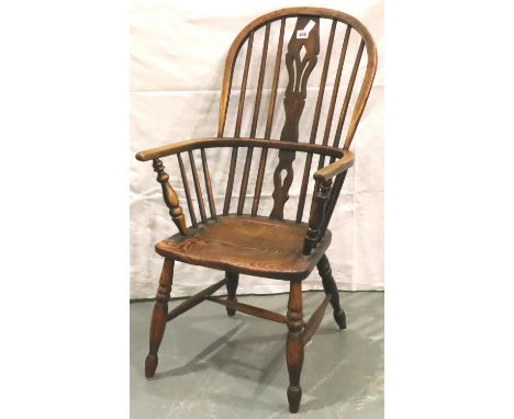 Antique oak Windsor chair, H:101 cm. Very sturdy with light surface scratches throughout, would benefit form a clean but over