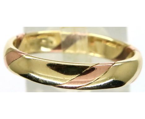 9ct gold two tone gents wedding band, size W/X, 5.2g. P&amp;P Group 1 (£14+VAT for the first lot and £1+VAT for subsequent lo