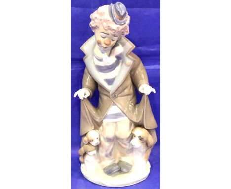 Lladro glazed ceramic clown figurine no 5901, H: 25 cm. No cracks, chips or visible restoration. P&amp;P Group 2 (£18+VAT for