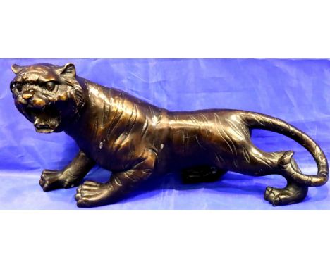 Bronze Tiger figurine, L: 31 cm. P&amp;P Group 2 (£18+VAT for the first lot and £3+VAT for subsequent lots) 