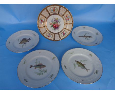 4 Richard Ginori Plates decorated with fish and commemorative plate for Queen Mary