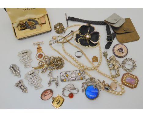 A Queen Mary Needlework guild medallion, a Miriam Haskell faux pearl rose brooch, a butterfly wing brooch and other items Con