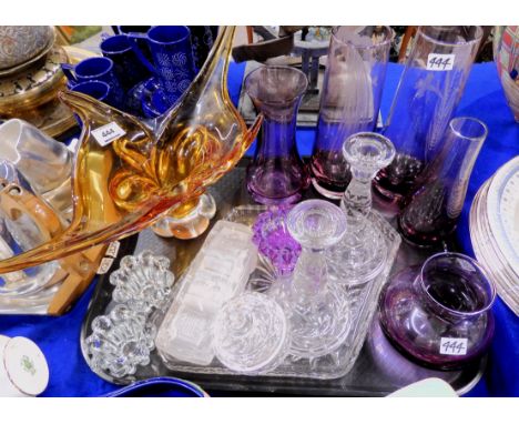 Assorted glassware including Caithness vases, amber art glass dish etc Condition Report: All in nice condition.