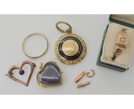 A yellow metal mounted glass heart locket, a yellow metal and enamel mourning locket, 9ct pearl set ring size P and other ite