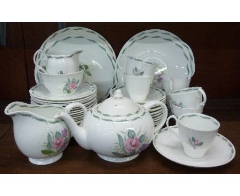 Susie Cooper tea and dinnerware, forty-four pieces in total