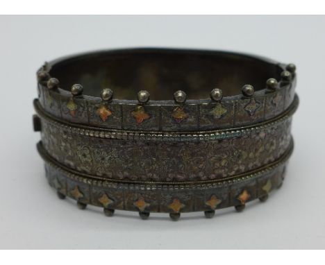 A Victorian silver bangle, Birmingham 1882, a/f