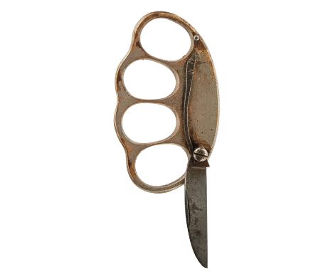 A FIRST WAR PERIOD PRIVATE PURCHASE TRENCH KNUCKLE KNIFE, of plated brass form with swivel mounted blade. Of the type private