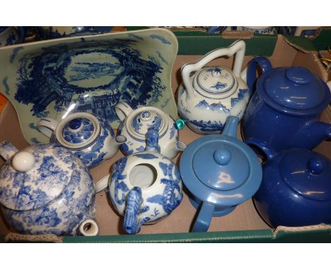 Box of assorted blue & white, teapot, dish etc 