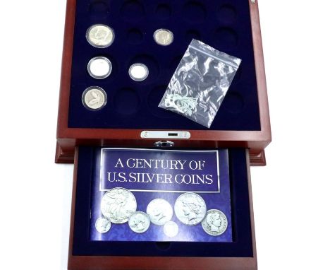 Wooden cased USA silver coins to include 1967 half dollar, 1925 quarter, 1976 quarter, 1945 dime and 1963 nickel. P&amp;P Gro