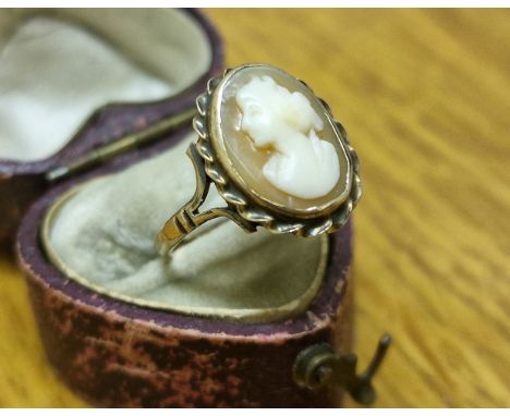 9ct Gold Cased Cameo Ring - size M+0.5