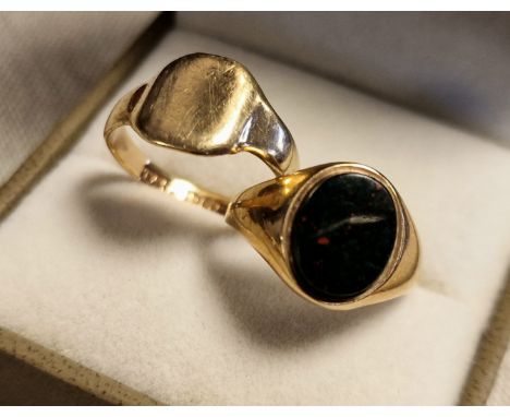 9ct Gold Pair of Signet Rings (one Bloodstone) - size K+0.5 &amp; L, combined weight 3.8g