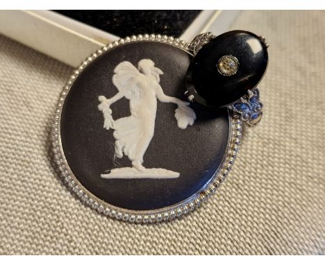 Whitby Jet &amp; 925 Silver Vintage Dress Ring (size L) + a Wedgwood Black Basalt Jasperware Brooch