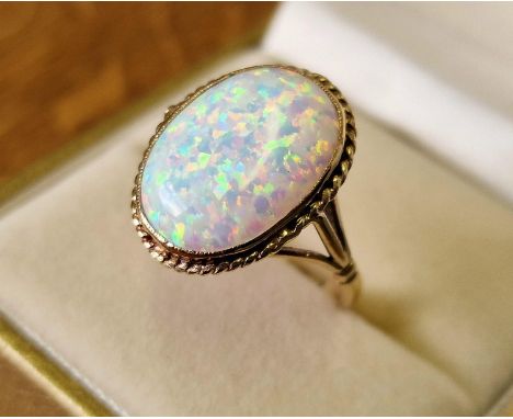 9ct Gold &amp; Opal (Large) Dress Ring, 3g weight &amp; size N+0.5