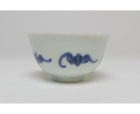 Chinese porcelain tea bowl, decorated with flying bats in underglaze blue, painted Kangxi marks, 8cm diameter 