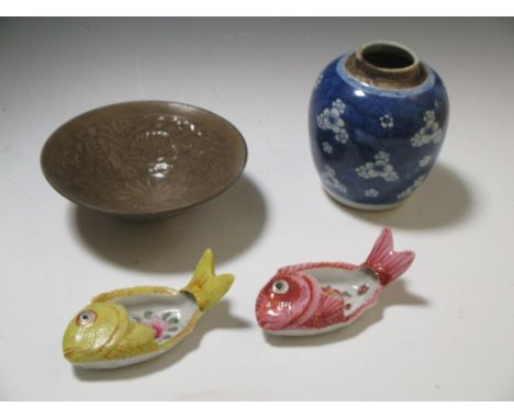 A Kangxi blue and white jar, two fish formed bowls and a Song style bowl, 19cm diameter  