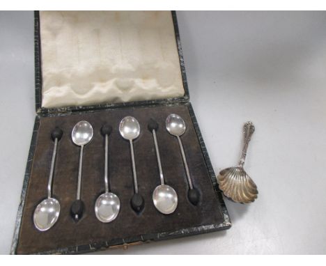 A silver caddy spoon and cased set of coffee spoons  