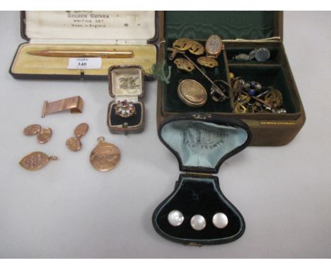 A quantity of Victorian and later jewellery to include a pair of 9ct cufflinks, two sporting medallions, a quanity of buttons