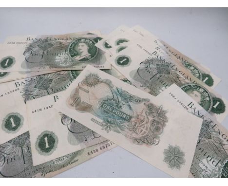 A collection of 17 vintage one pound notes