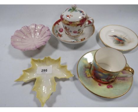 A small collection of ceramics to include a small Royal Worcester hand painted pin dish decorated with a kingfisher signed Po